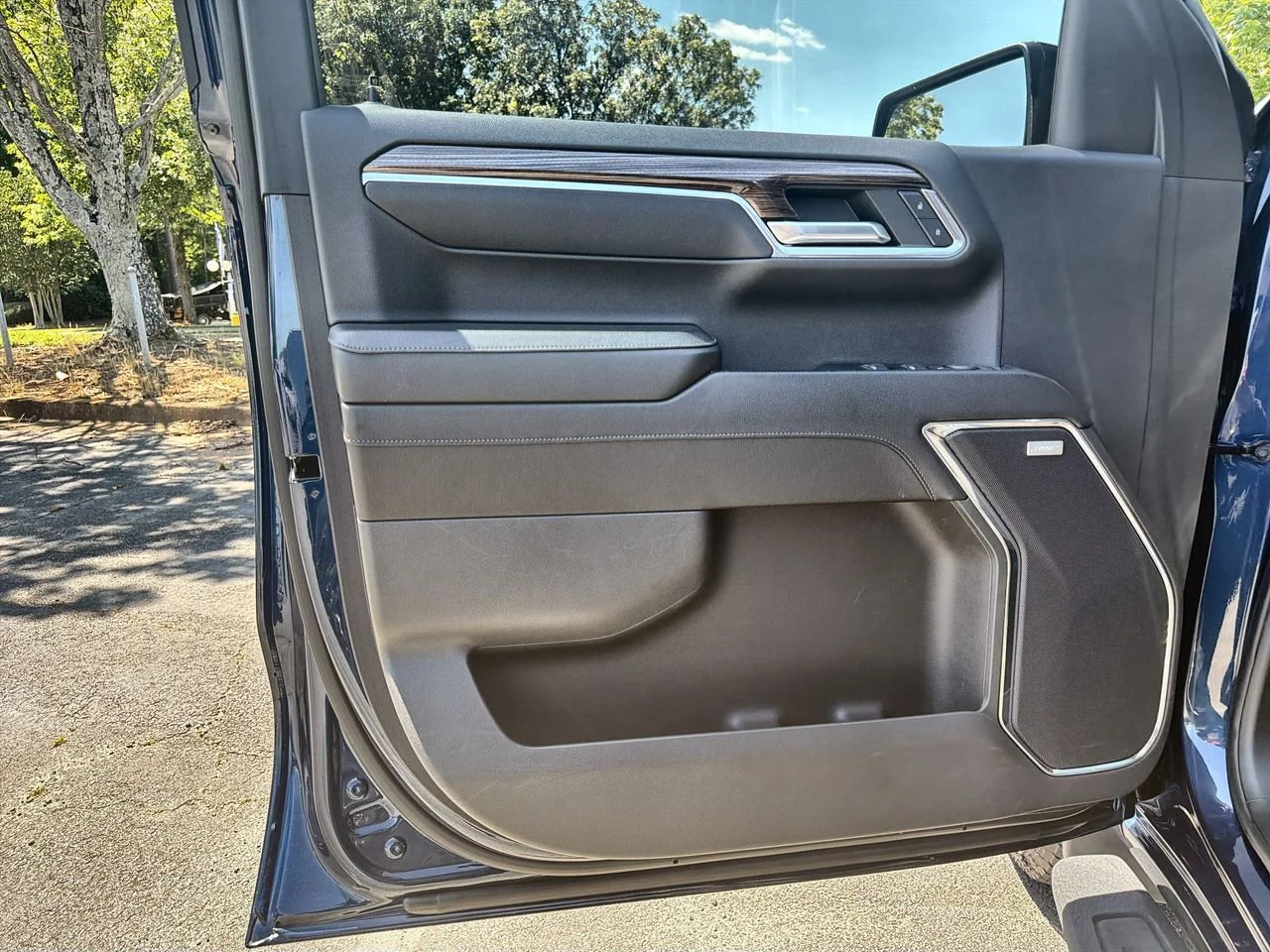 Used 2023 Northsky Blue Metallic Chevrolet RST image 18