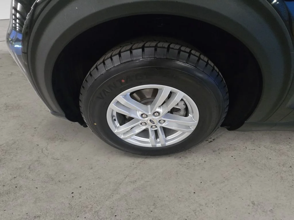 Used 2020 Black Ford XLT image 9