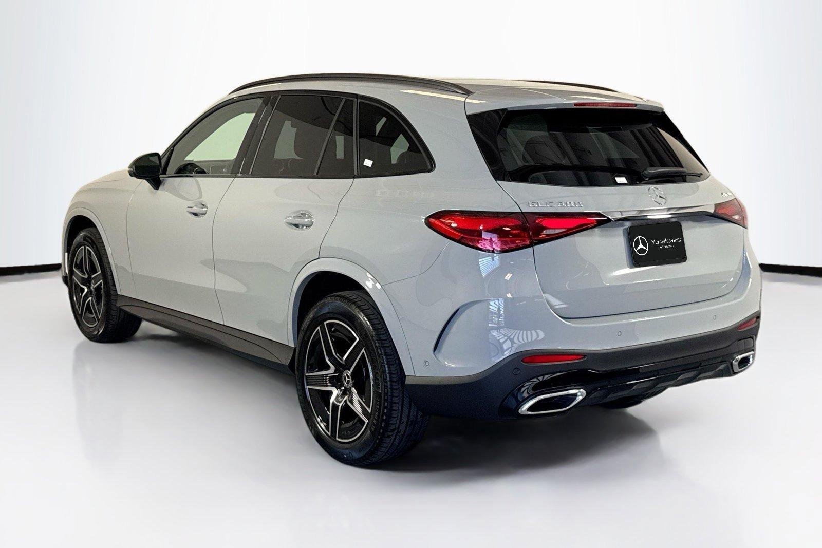 New 2026 Manufaktur Alpine Grey Mercedes-Benz GLC 300 image 7