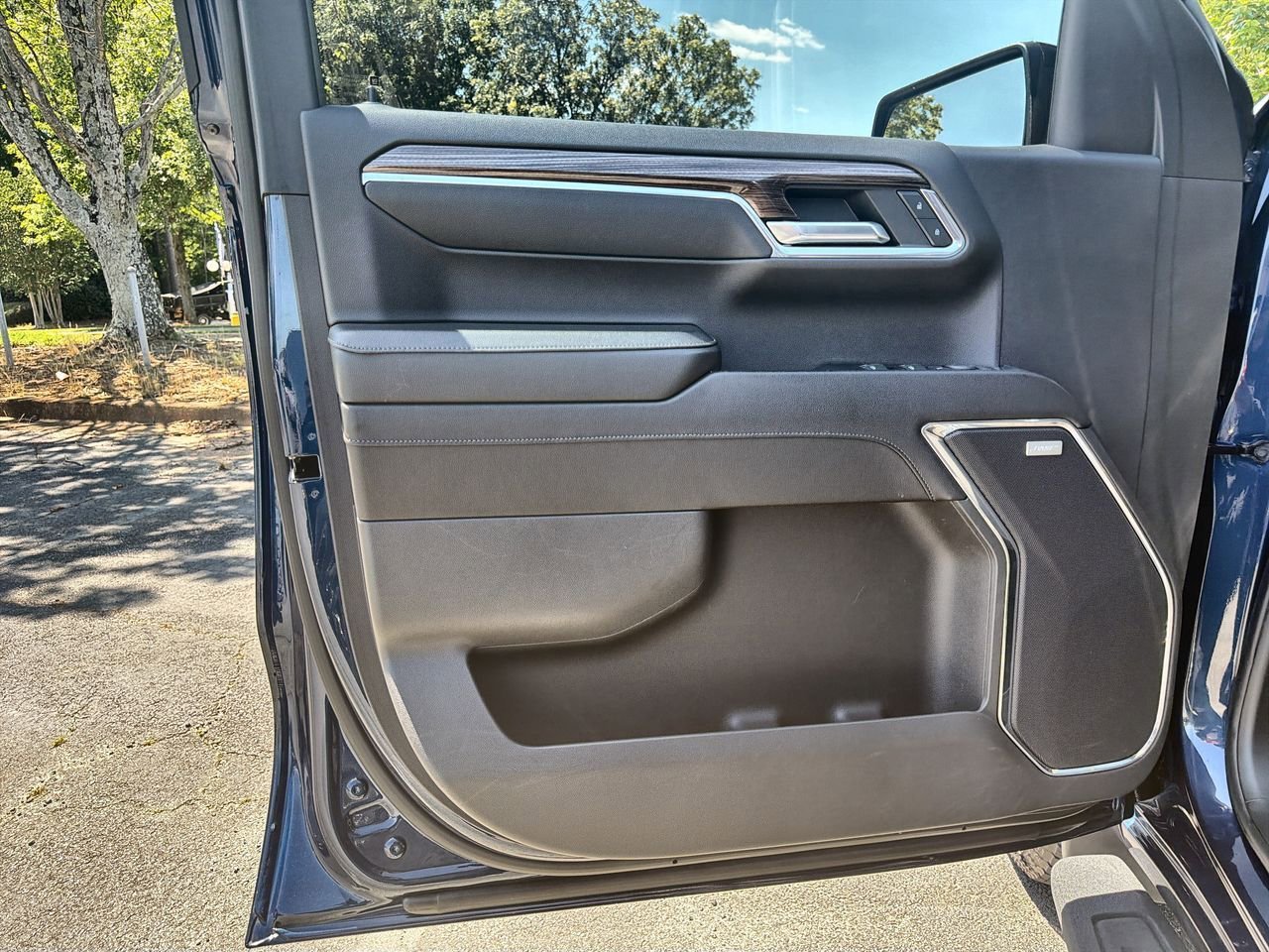 Used 2023 Northsky Blue Metallic Chevrolet RST image 18