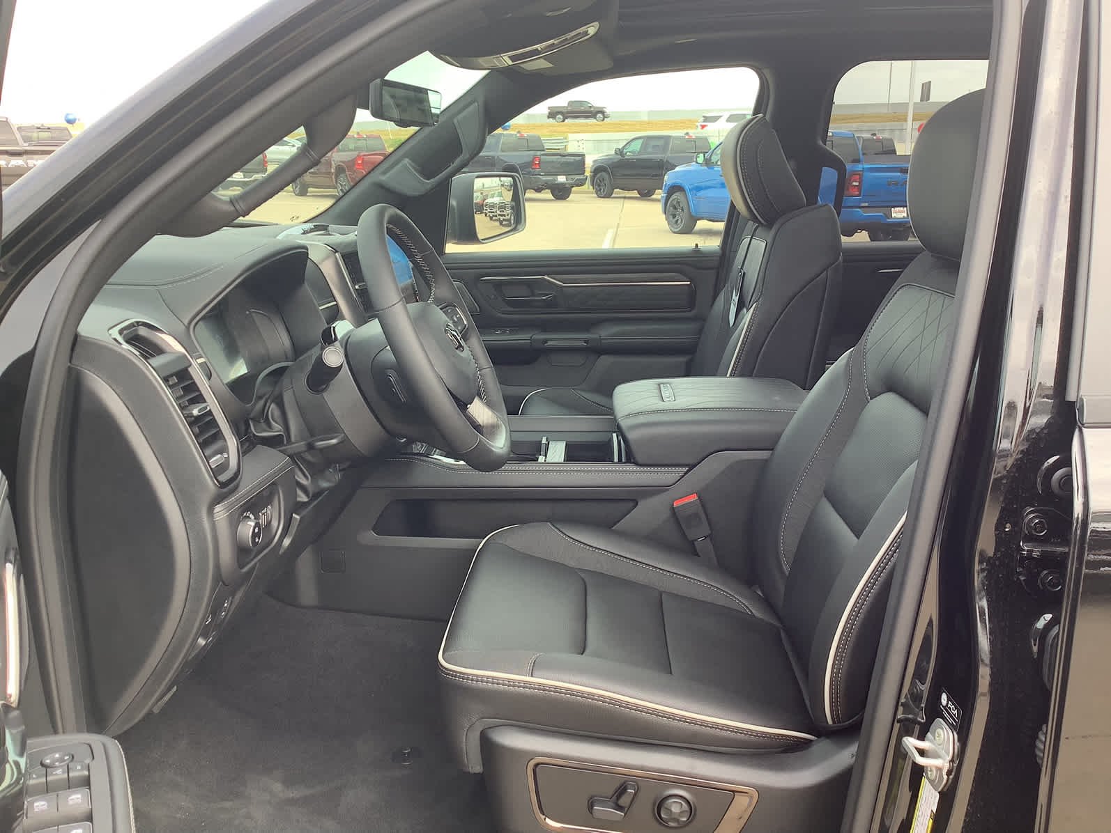 2026 RAM 1500 Limited - Photo 14