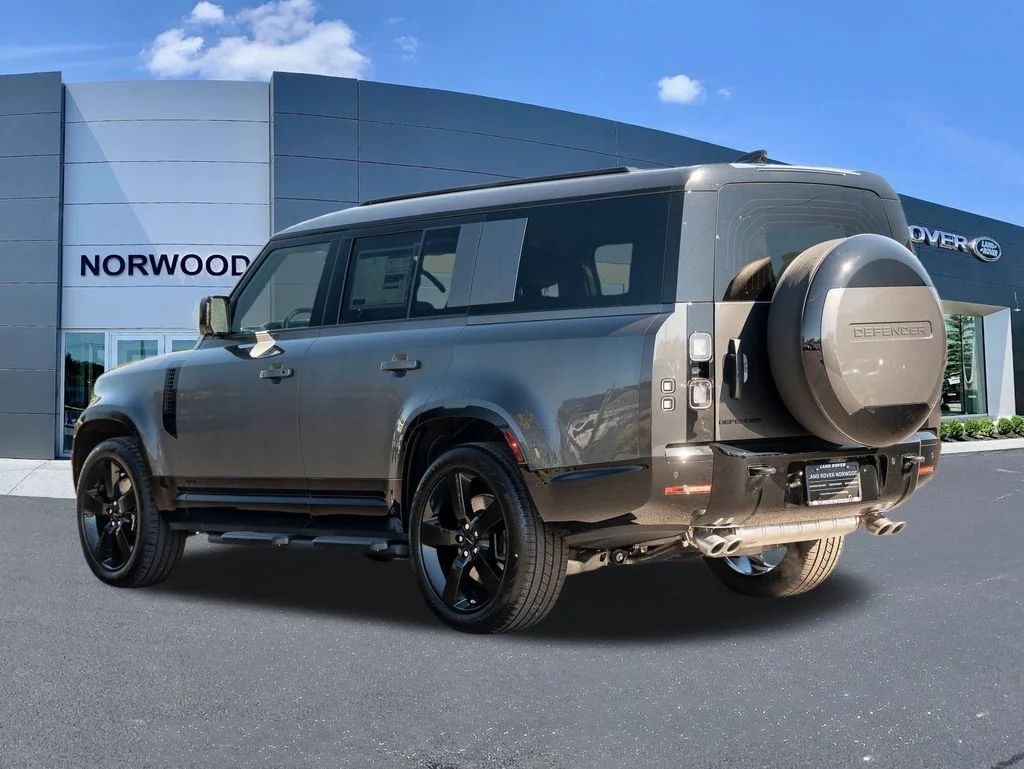 2026 Land Rover Defender V8 - Photo 6