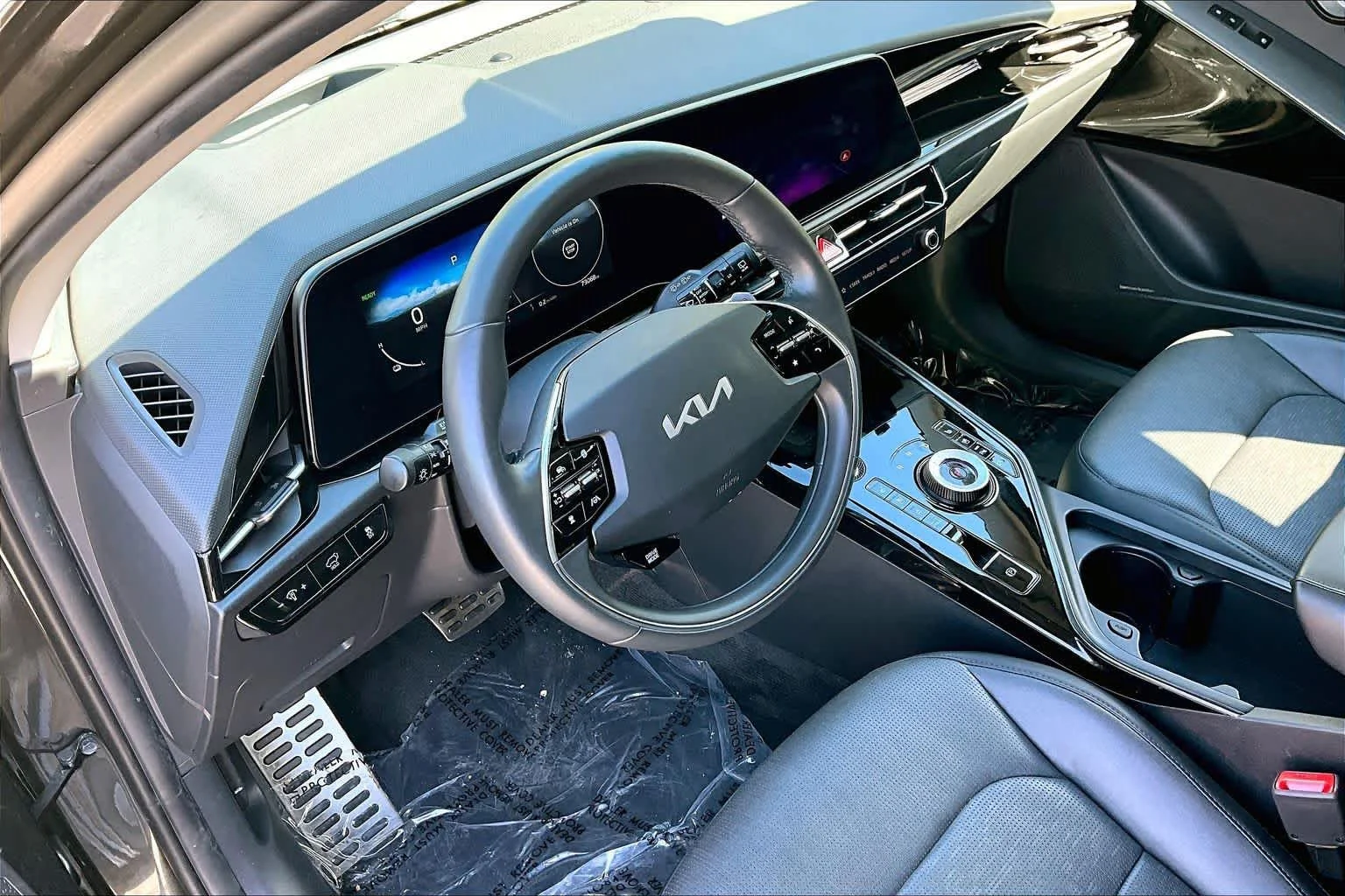 Used 2024 Graphite Gray Kia Wave image 17