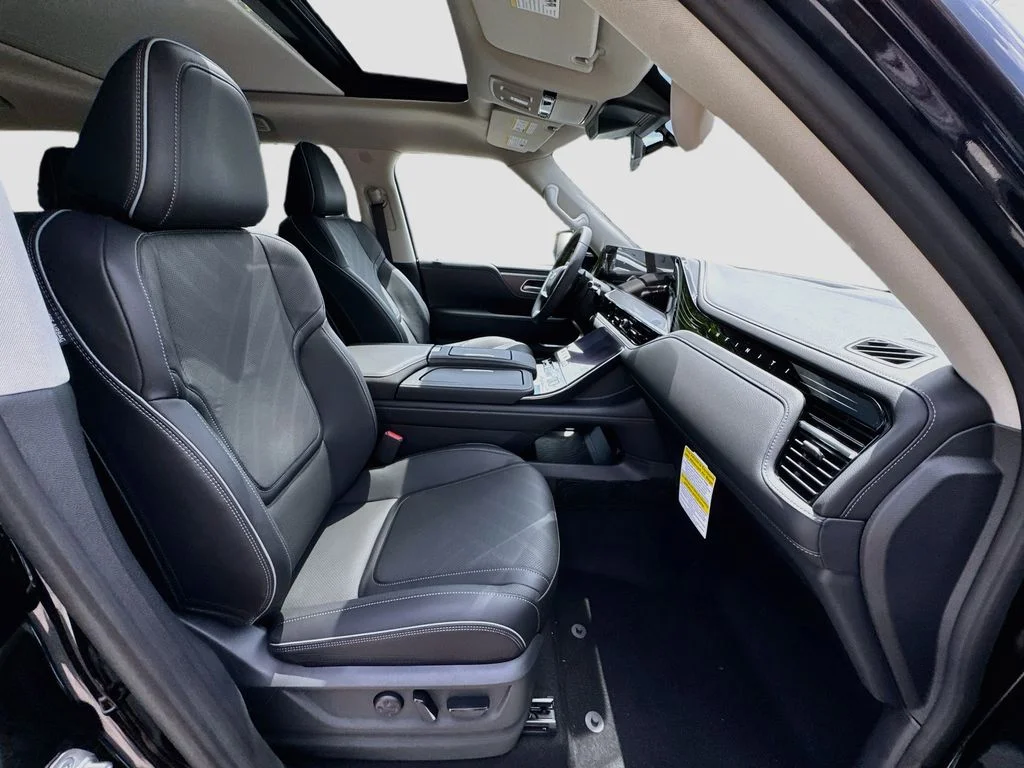 New 2027 BLACK OBSIDIAN INFINITI Luxe 2WD image 31