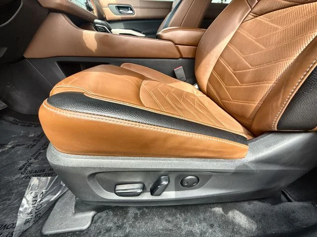 Used 2023 Black Nissan Platinum image 12