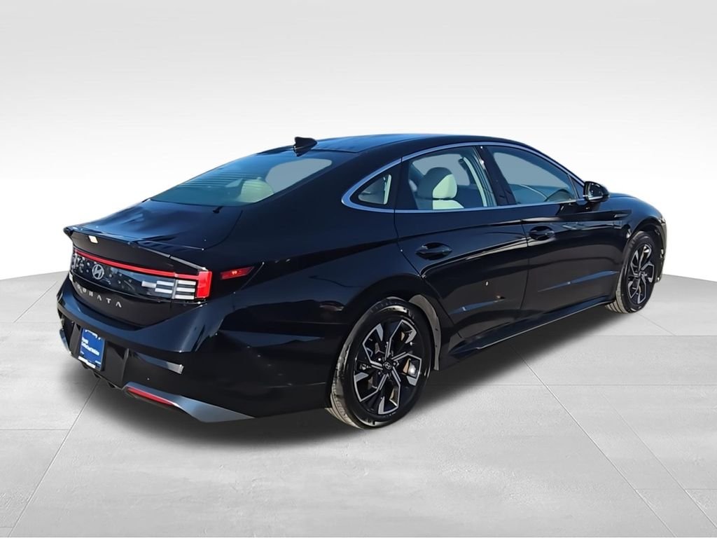 Used 2024 Black Hyundai SEL image 8