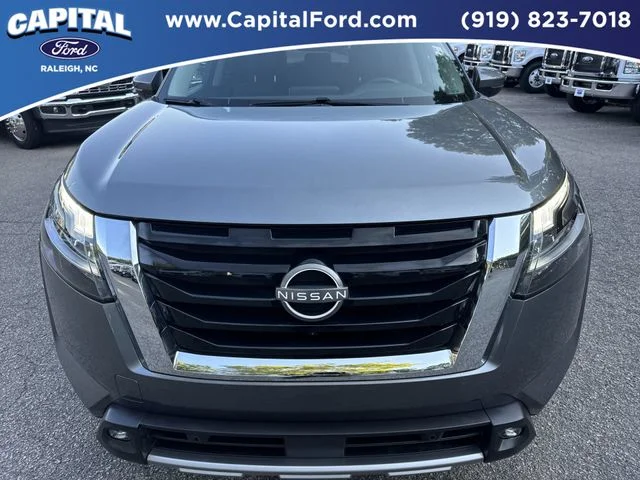 Used 2022 Gray Nissan SL image 10