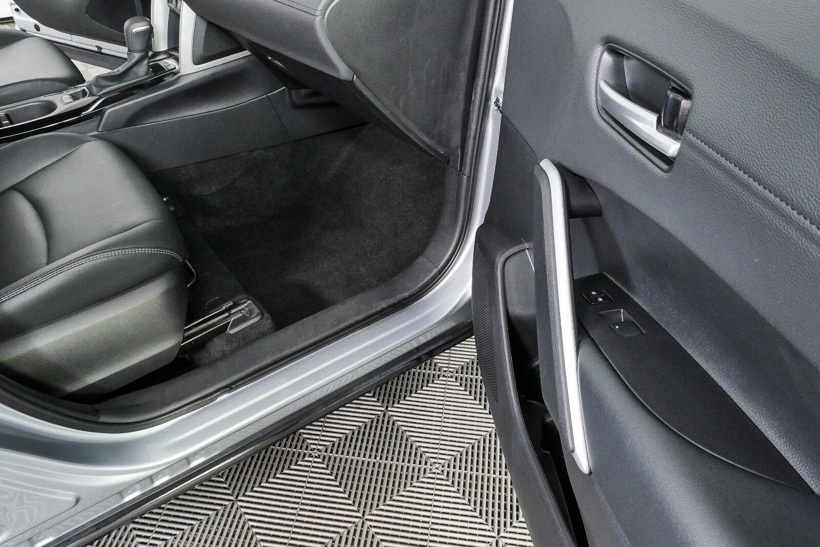 Used 2025 Sonic Silver Toyota XLE image 22