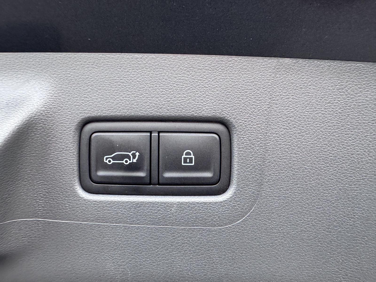 Used 2026 Phantom Black Hyundai SEL image 9