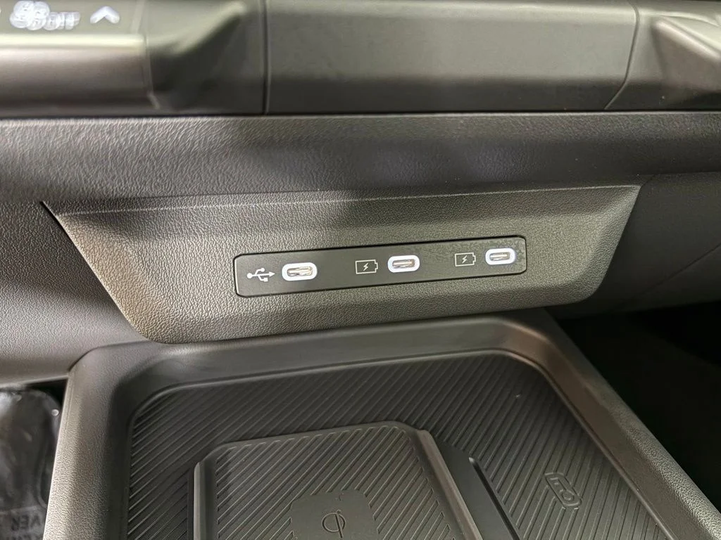 New 2027 Snow White Pearl Kia EX image 30