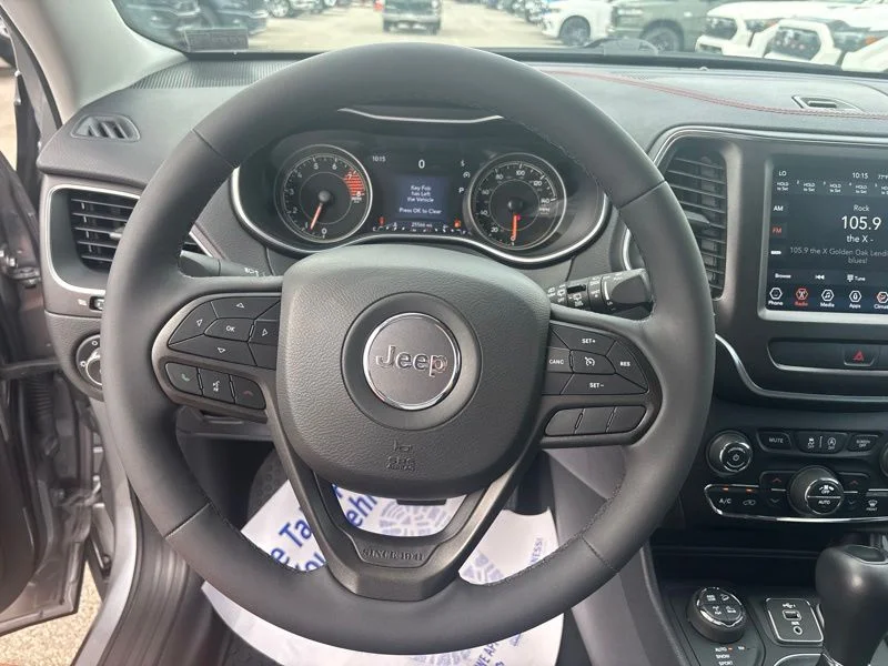 Used 2022 Silver Jeep Trailhawk image 30