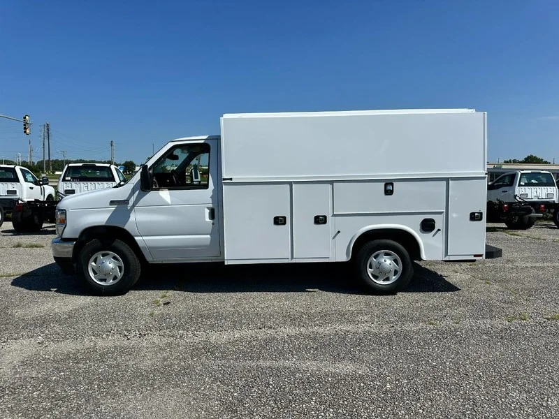 New 2027 Oxford White Ford SRW Low KUV image 2