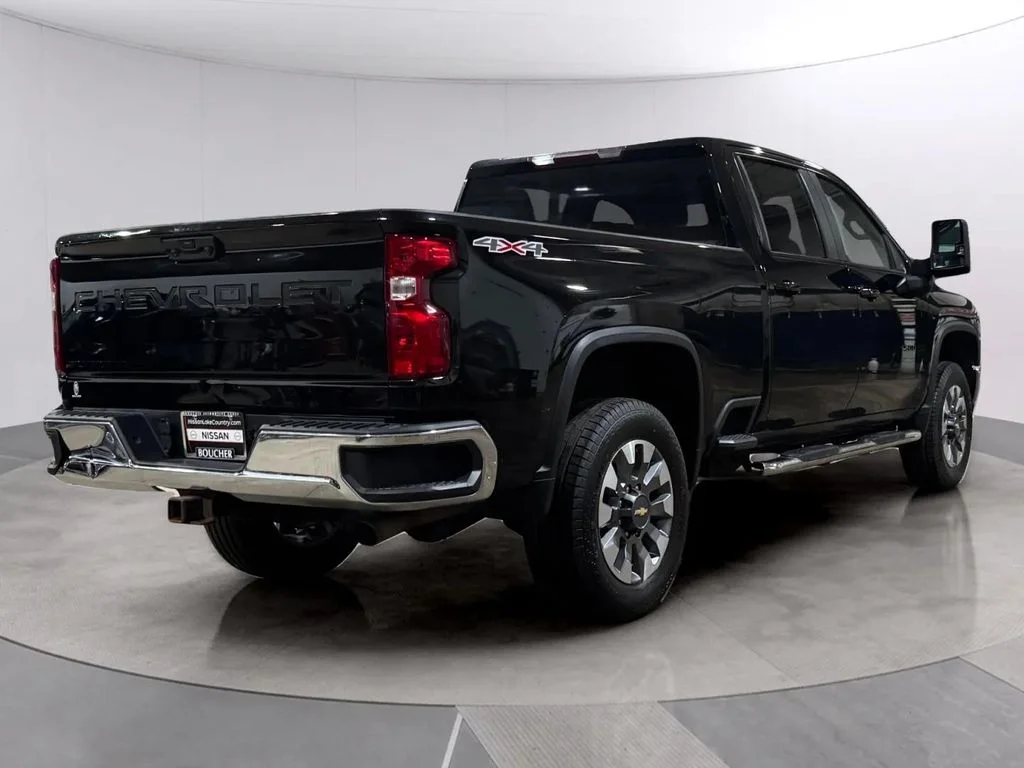 Used 2021 Black Chevrolet LT image 3