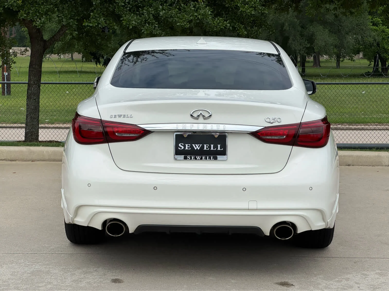 Certified Used 2023 Pure White INFINITI LUXE image 7