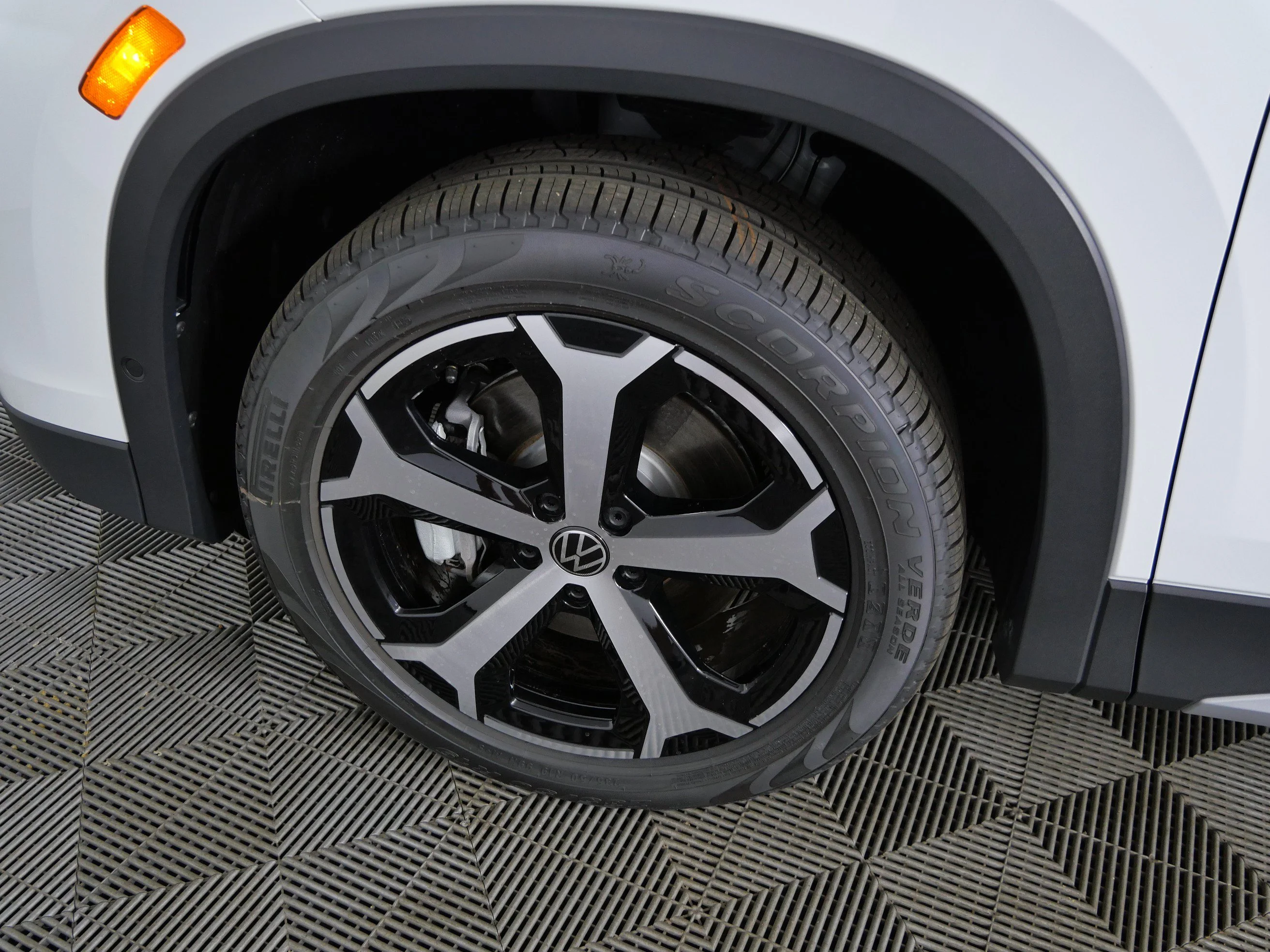 New 2026 Pure White Volkswagen SE image 15