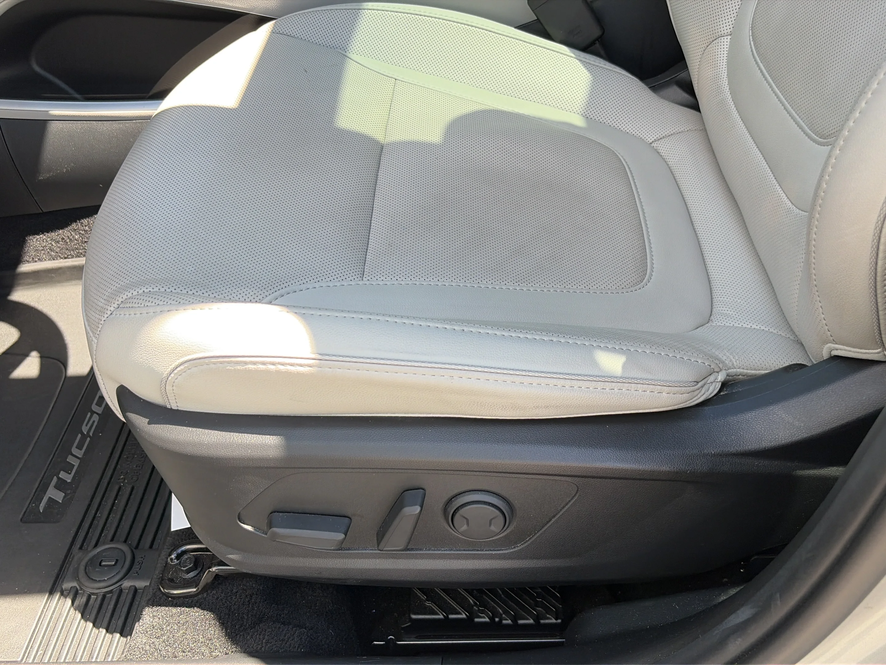 Used 2024 Shimmering Silver Hyundai Limited image 18