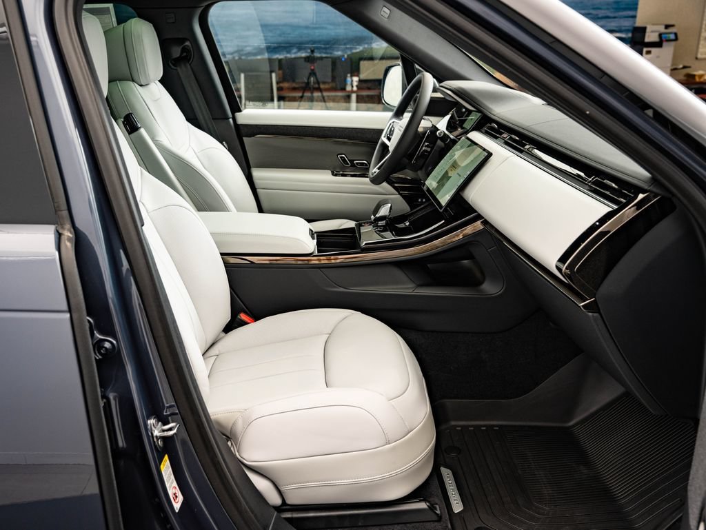 New 2026 Varesine Blue Land Rover SE image 25