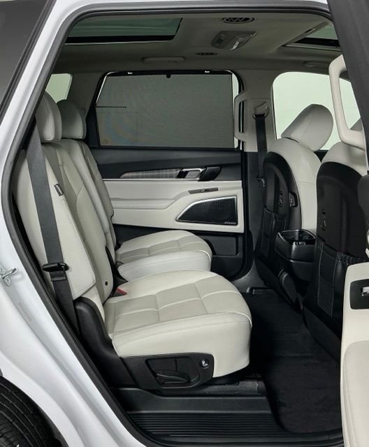Used 2024 White Kia SX image 28