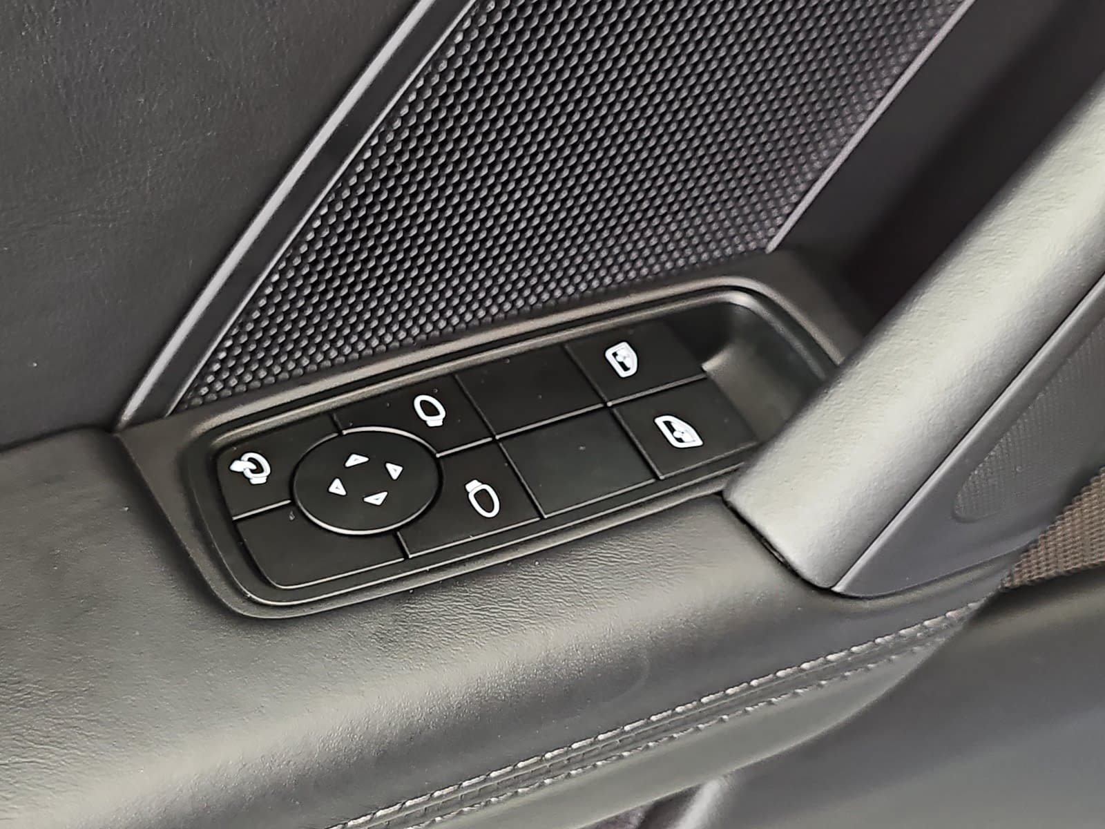 Used 2025  Porsche Targa 4 GTS image 24