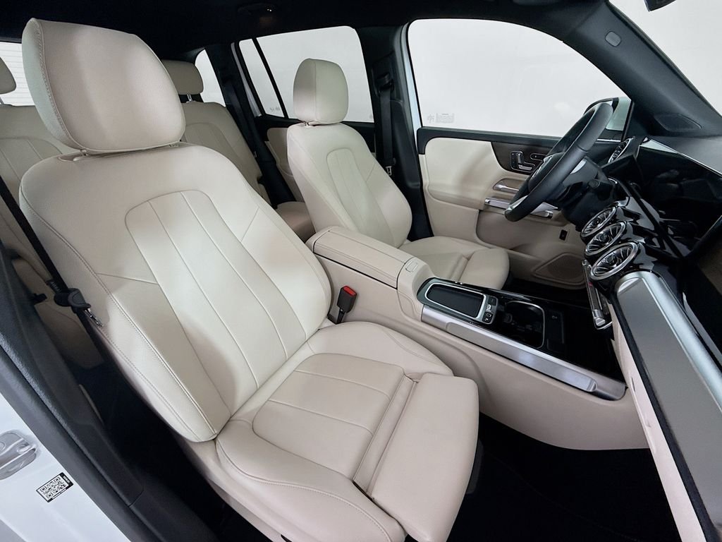 Used 2025 White Mercedes-Benz GLB 250 image 27
