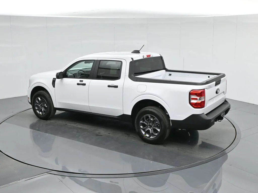 New 2026 Oxford White Ford XLT image 42