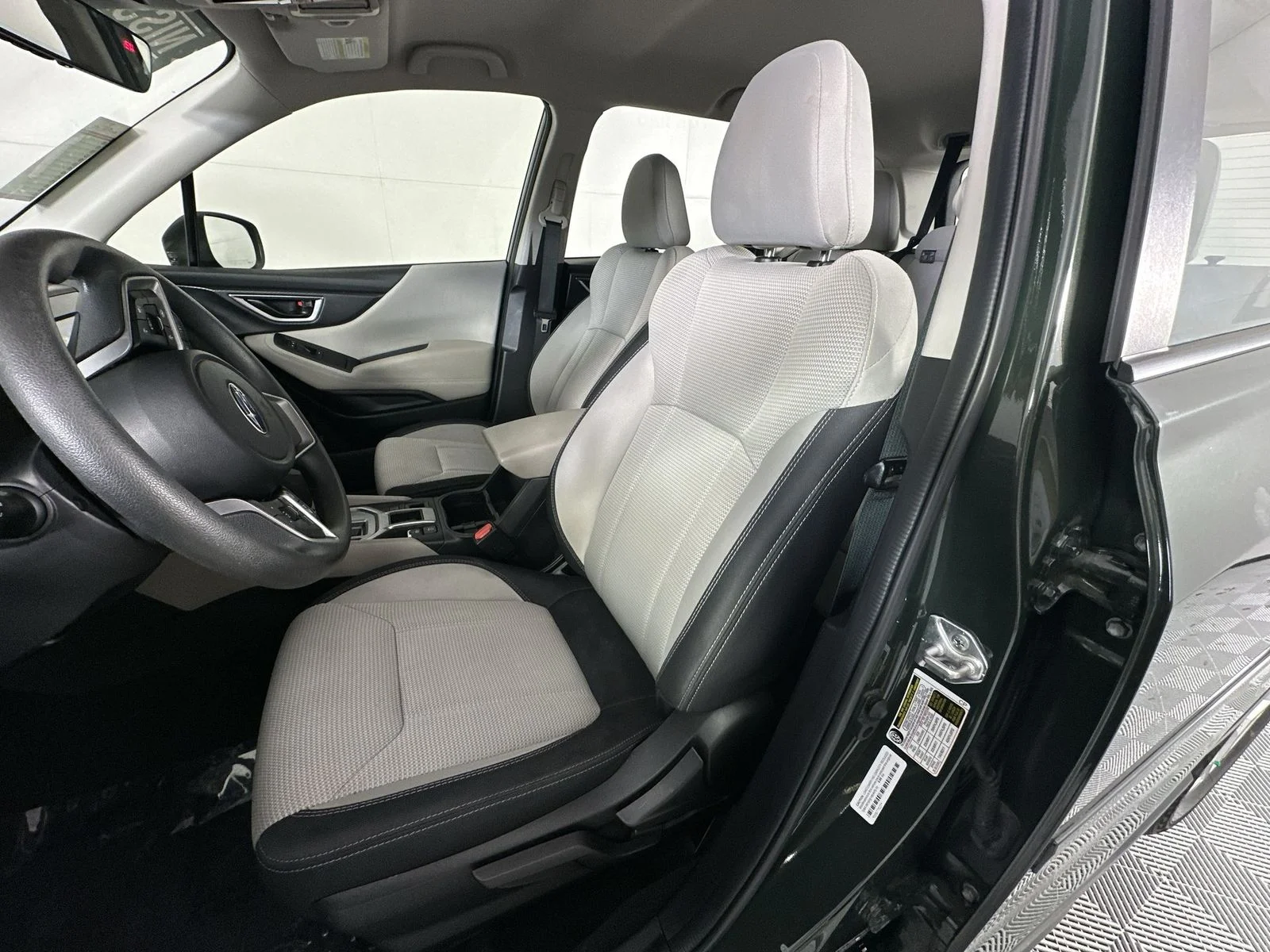 Used 2023 Green Subaru Base image 11