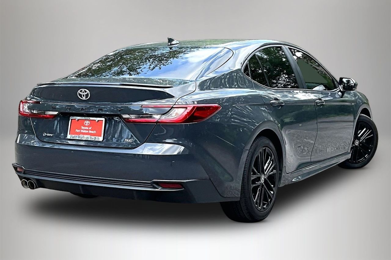 Used 2025  Toyota SE image 5