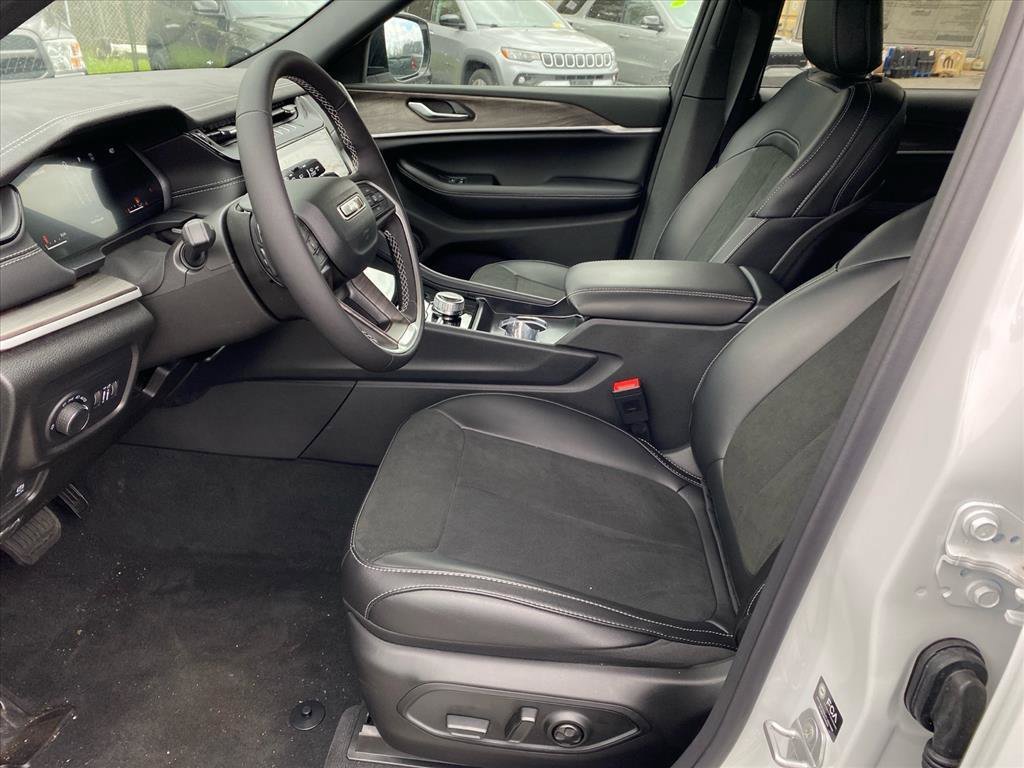 New 2026 Bright White Clear-Coat Exterior Paint Jeep Altitude image 5