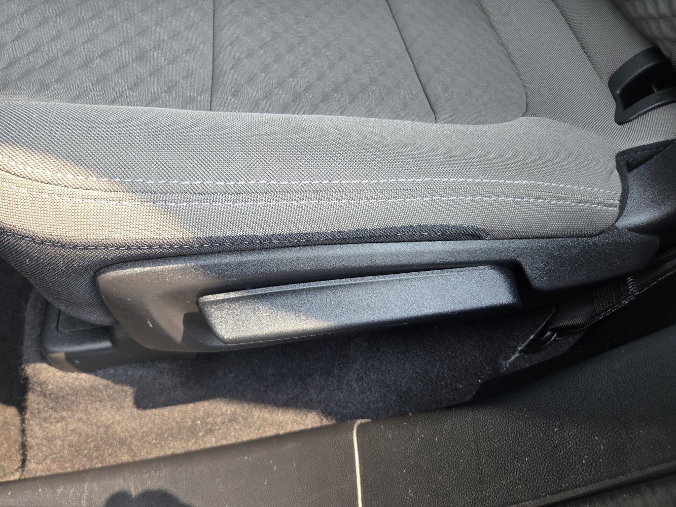 Used 2022  Ford SE image 30