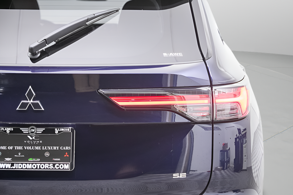 New 2026 Cosmic Blue Metallic Mitsubishi SE image 13