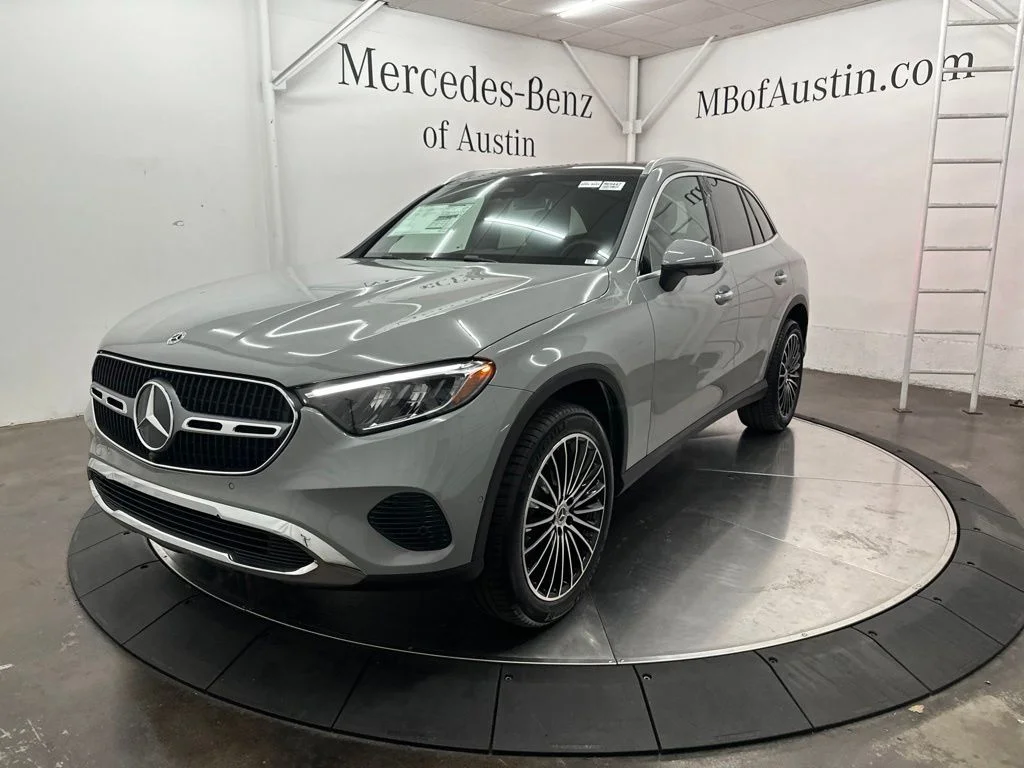 New 2027 White Mercedes-Benz GLC 300 image 3
