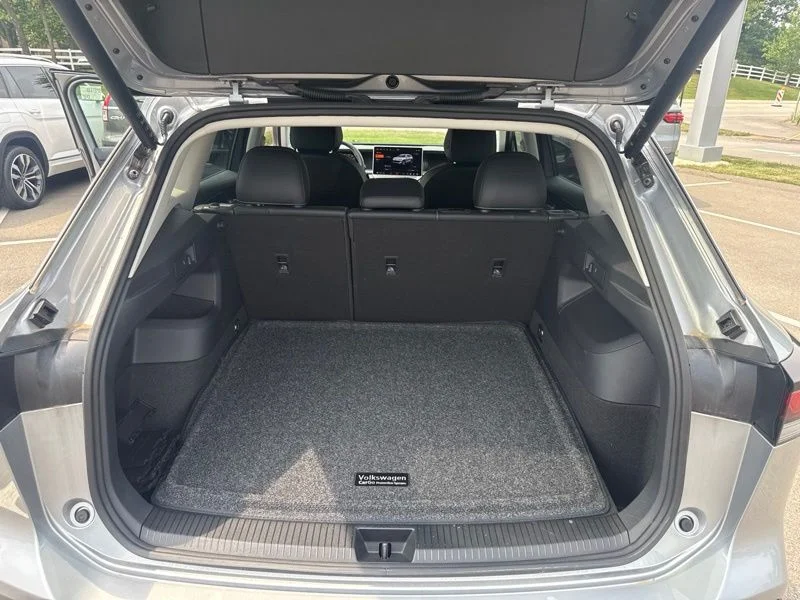 Used 2025 Silver Volkswagen 2.0T SE image 6