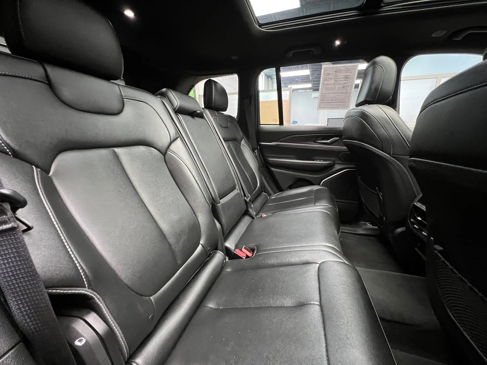 Used 2024 Diamond Black Crystal Pearl Coat (pxj) Jeep 4xe image 24