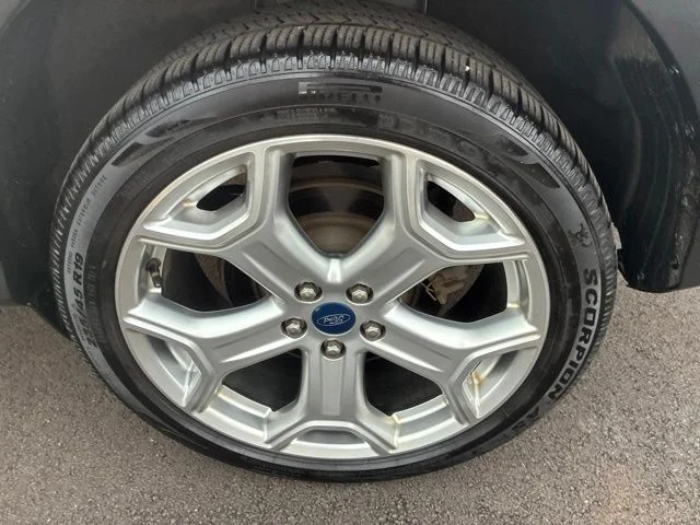 Used 2019 White Platinum Tri-Coat Metallic Ford Titanium image 12