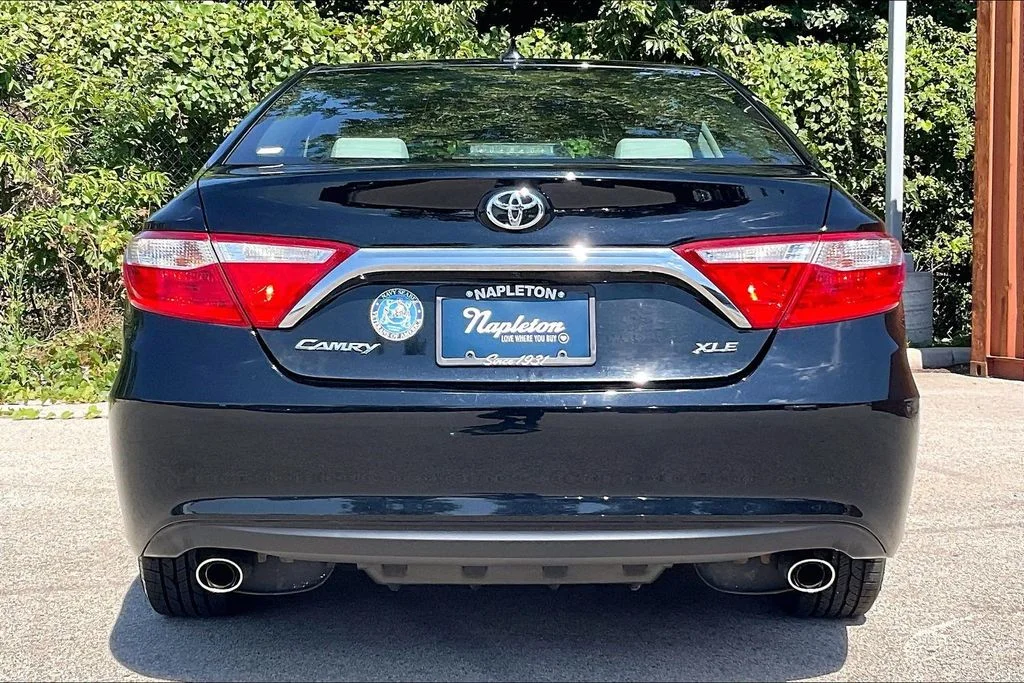 Used 2016 Black Toyota XLE image 3