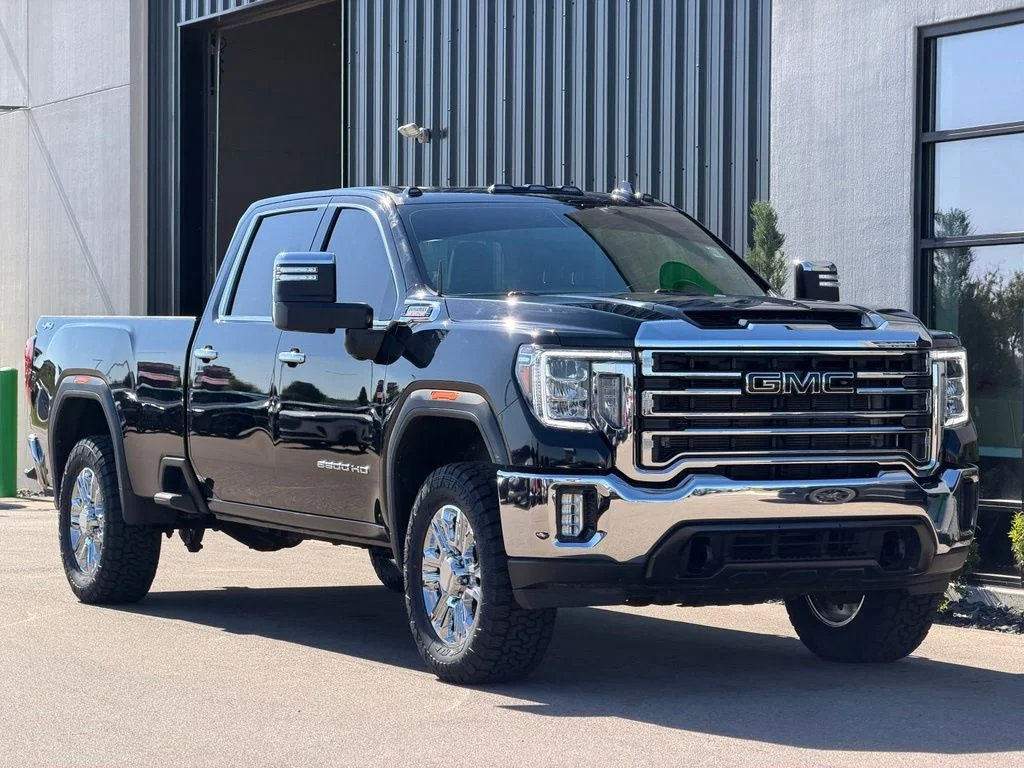 Used 2022 Black GMC SLT image 4