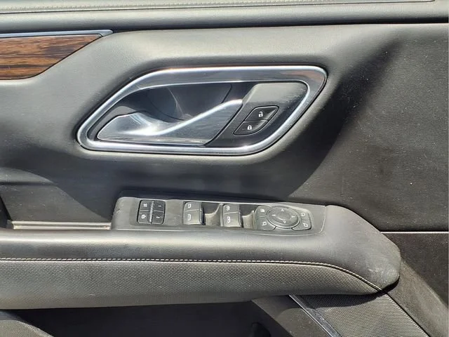 Used 2021 IRIDESCENT PEARL TRICOAT Chevrolet Premier image 18