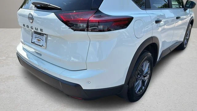 Used 2025 White Nissan S image 37