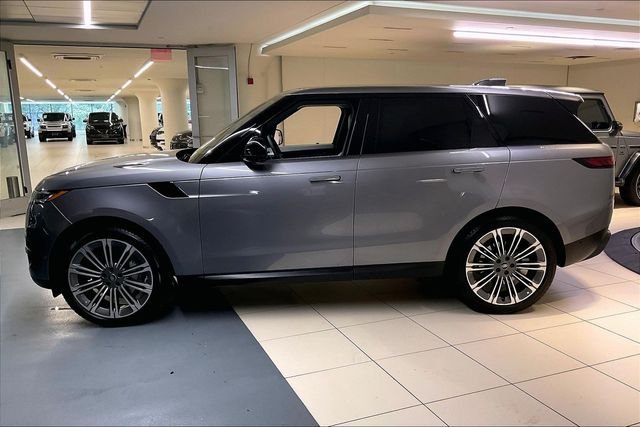 Used 2024 Gray Land Rover SE image 9