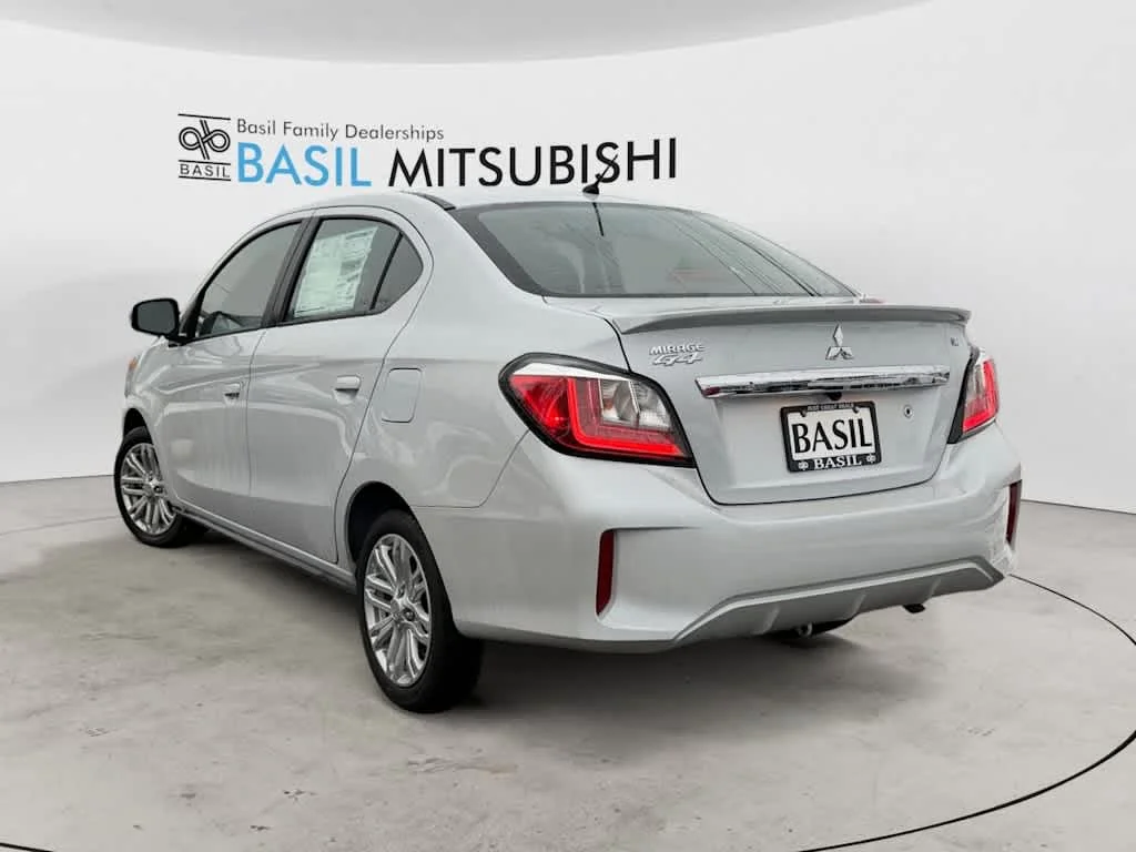 New 2024 White Diamond Mitsubishi LE image 5