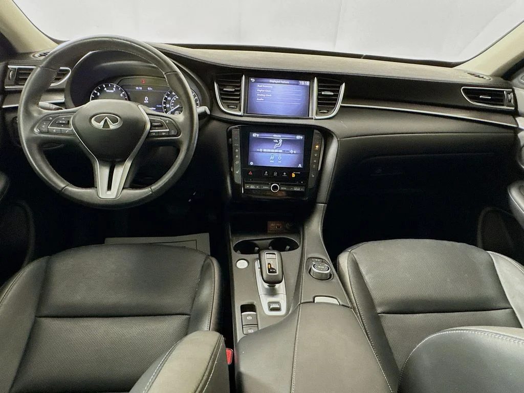 Certified Used 2023 White INFINITI LUXE image 29