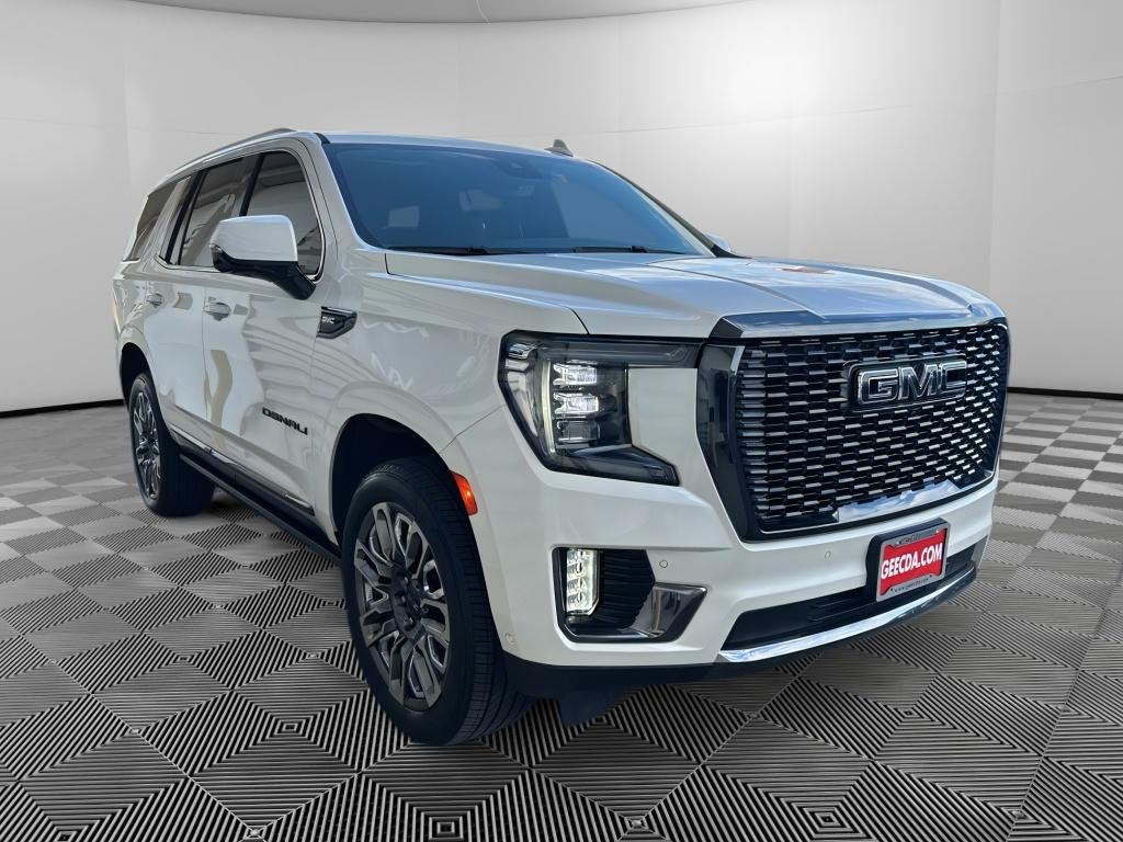 Used 2024 White Frost Tricoat GMC Denali Ultimate image 3