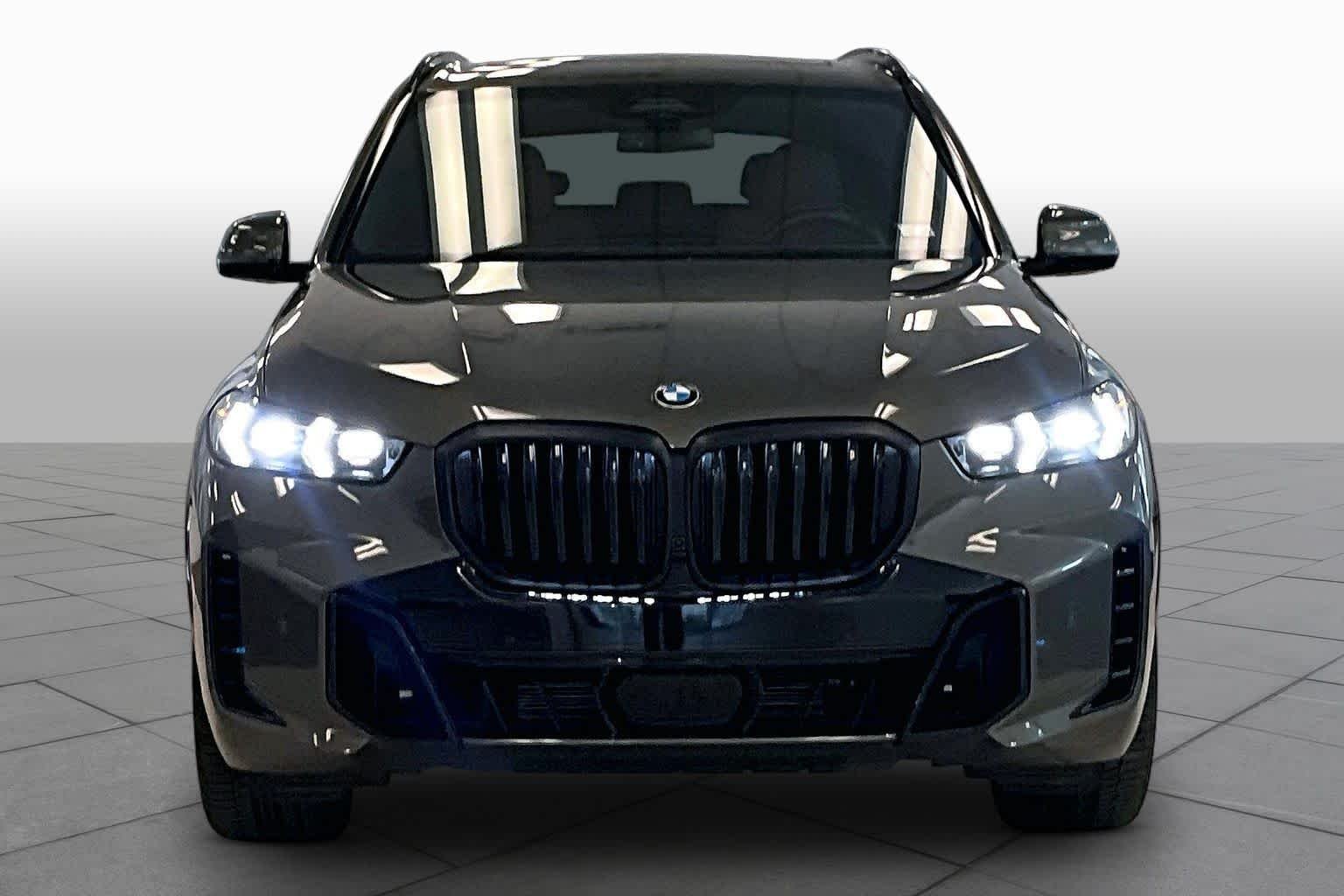 Certified Used 2024 Manhattan Green Metallic BMW xDrive40i image 3