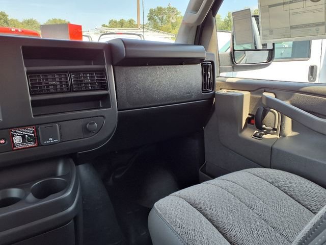2025 Chevrolet Express Cargo Work Van - Photo 15