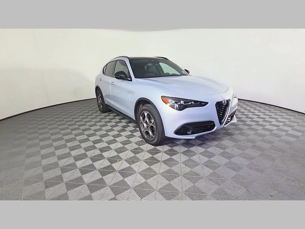 New 2026 Moonlight Gray Metallic Alfa Romeo Base image 39