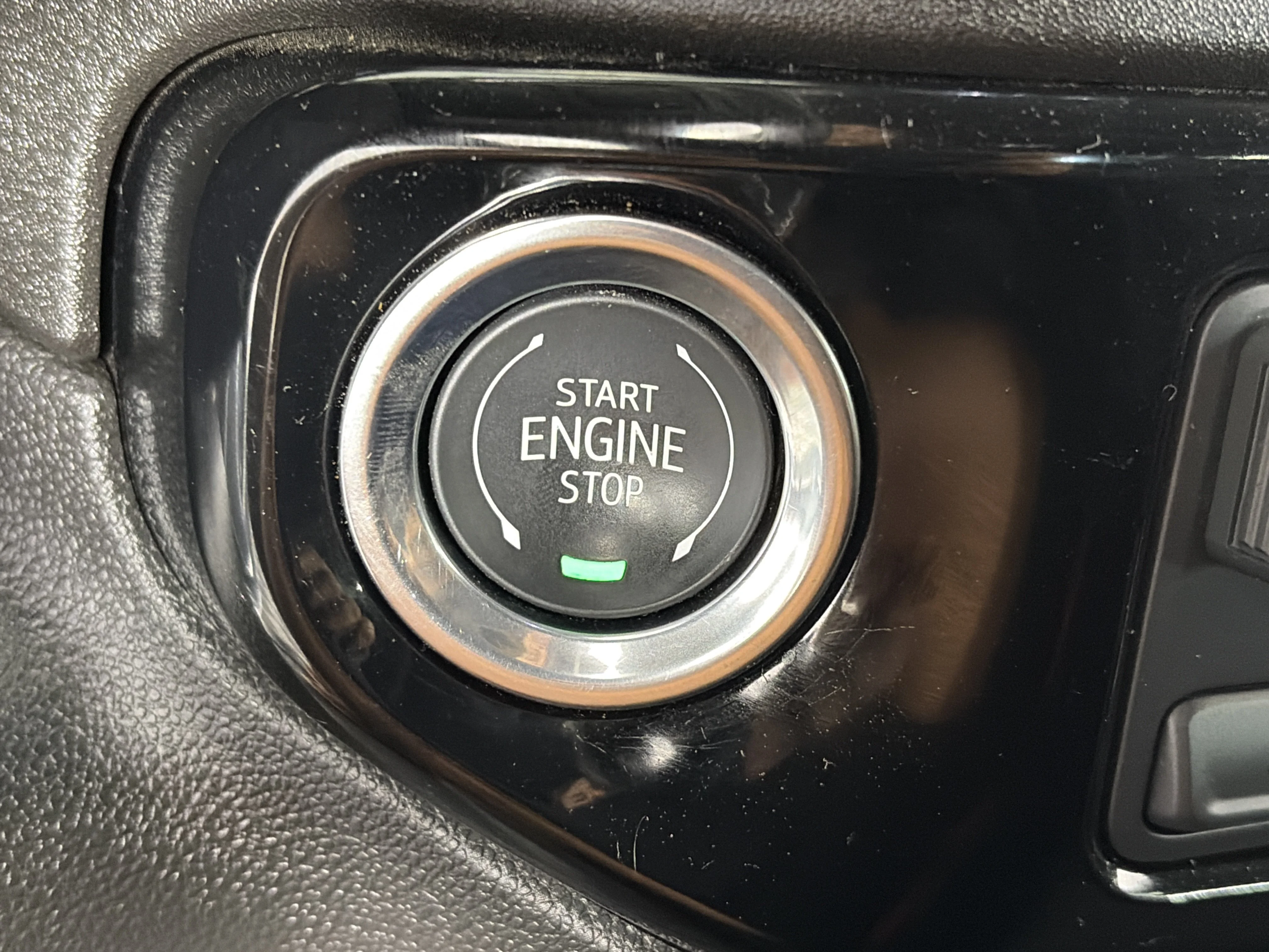 Certified Used 2025 Summit White Chevrolet LT image 28