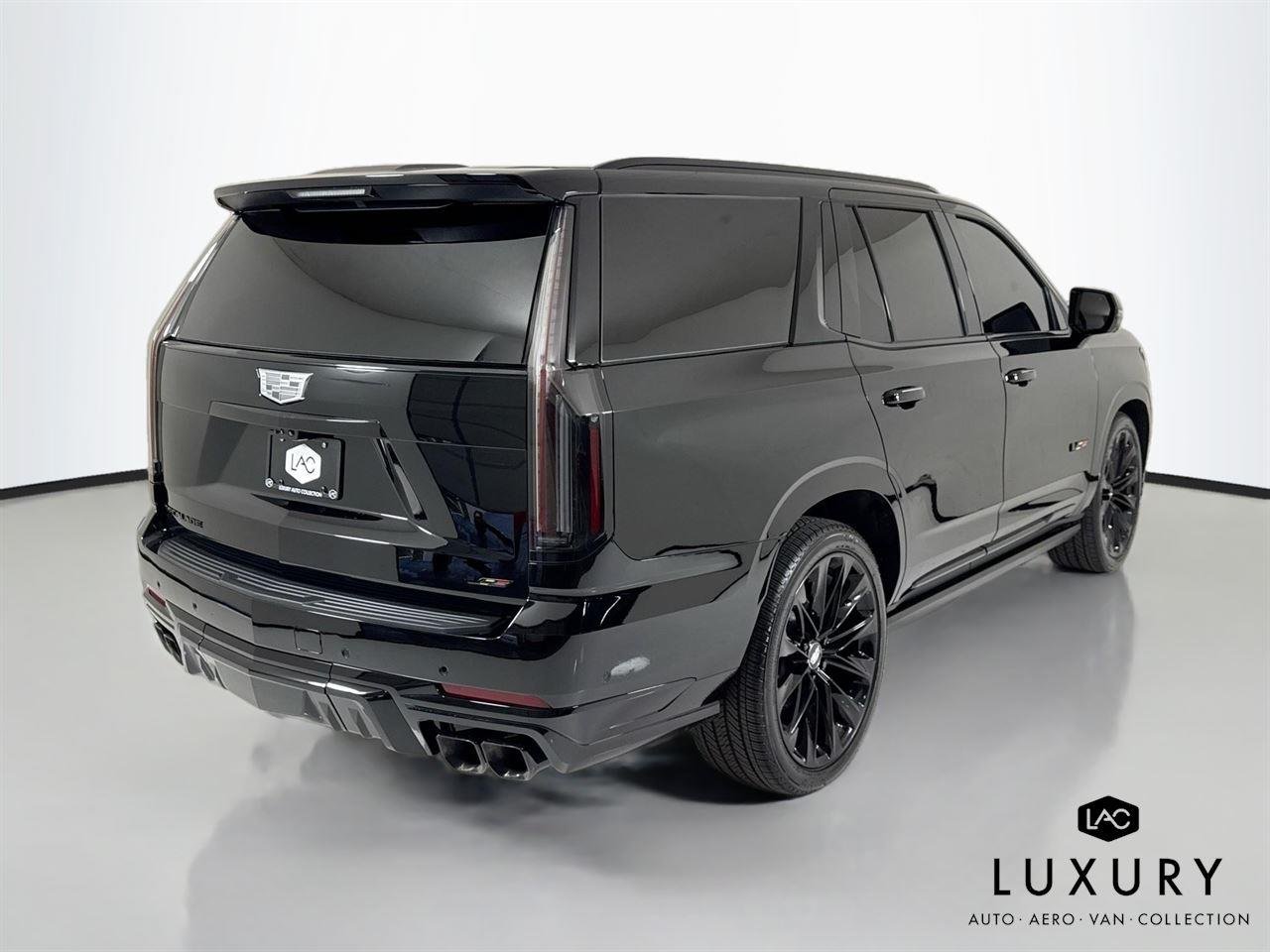 Used 2026 Black Raven Cadillac AWD V-Series | ONYX Pkg | Heated/Vented Seats image 6