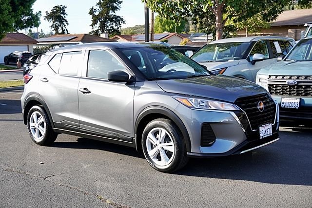 Used 2024 Gray Nissan S image 5