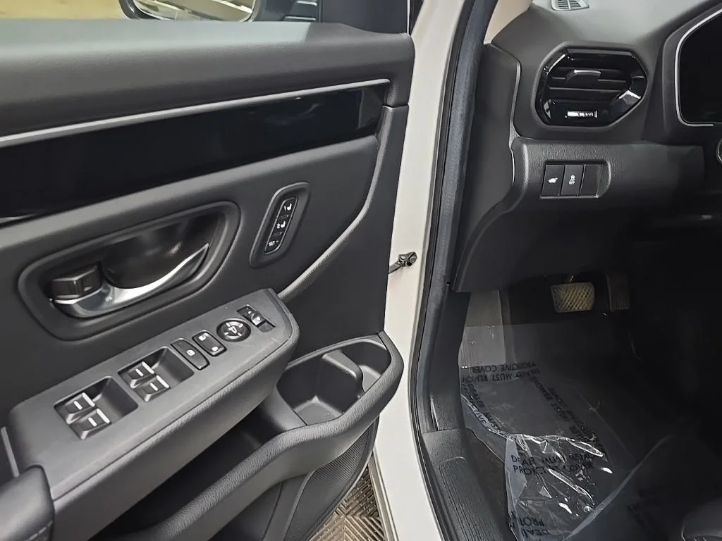 Used 2025 Platinum White Pearl Honda Touring image 29