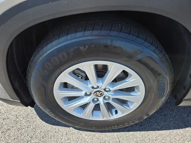 Used 2025 Silver Toyota XLE image 22